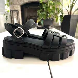 Wild Fable Black Strappy Platform Lug Sole Sandals Size 8.5